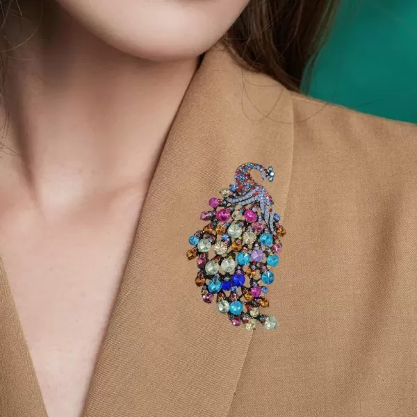 Rhinestone Peacock Brooch Pin for Women Girls Fashion Exquisite Exaggerated Big Crystal Bird Animal Brooches Lapel Pins Elegant Dress Accessories Wedding Christmas Birthday Jewelry GiftColorful CZ
