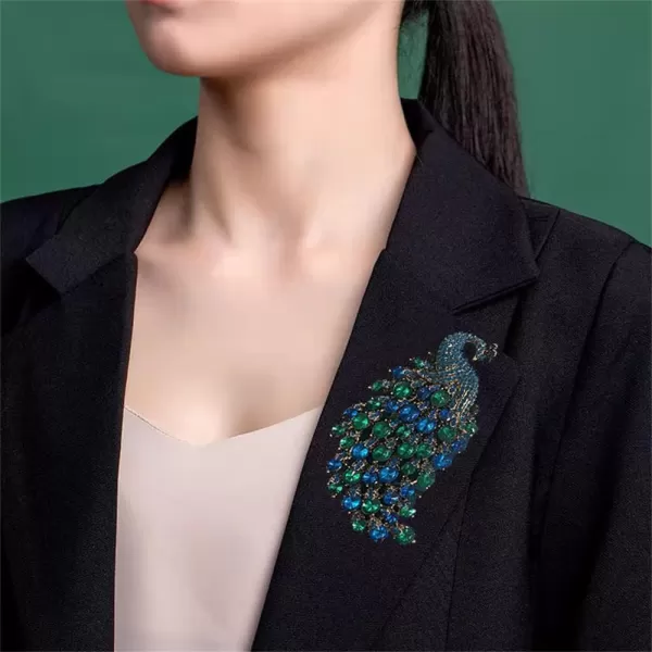 Rhinestone Peacock Brooch Pin for Women Girls Fashion Exquisite Exaggerated Big Crystal Bird Animal Brooches Lapel Pins Elegant Dress Accessories Wedding Christmas Birthday Jewelry GiftBlue Green