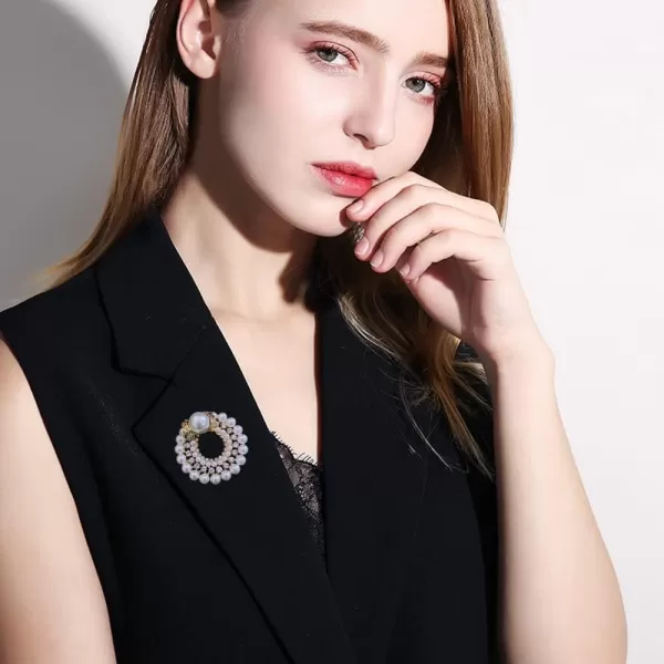 Rhinestone Shell Pearl Wreath Wedding Brooch Corsage Silk Scarf Clip for Women Girls Fashion Crystal Round Brooches Lapel Brestpin Elegant Delicate Dress Accessories Birthday Christmas Party Decor Jewelry GiftRhinestone Shell Pearl Wreath Wedding Brooch Corsage Silk Scarf Clip for Women Girls Fashion Crystal Round Brooches Lapel Brestpin Elegant Delicate Dress Accessories Birthday Christmas Party Decor Jewelry Gift