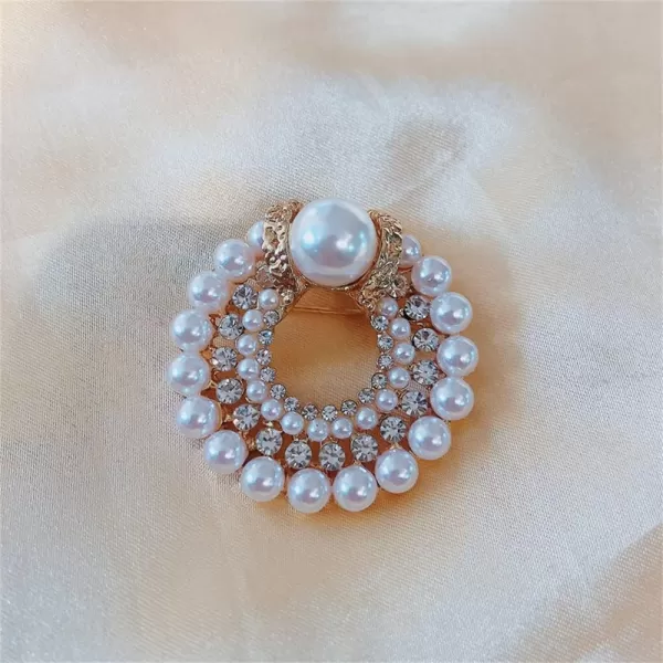 Rhinestone Shell Pearl Wreath Wedding Brooch Corsage Silk Scarf Clip for Women Girls Fashion Crystal Round Brooches Lapel Brestpin Elegant Delicate Dress Accessories Birthday Christmas Party Decor Jewelry GiftRhinestone Shell Pearl Wreath Wedding Brooch Corsage Silk Scarf Clip for Women Girls Fashion Crystal Round Brooches Lapel Brestpin Elegant Delicate Dress Accessories Birthday Christmas Party Decor Jewelry Gift