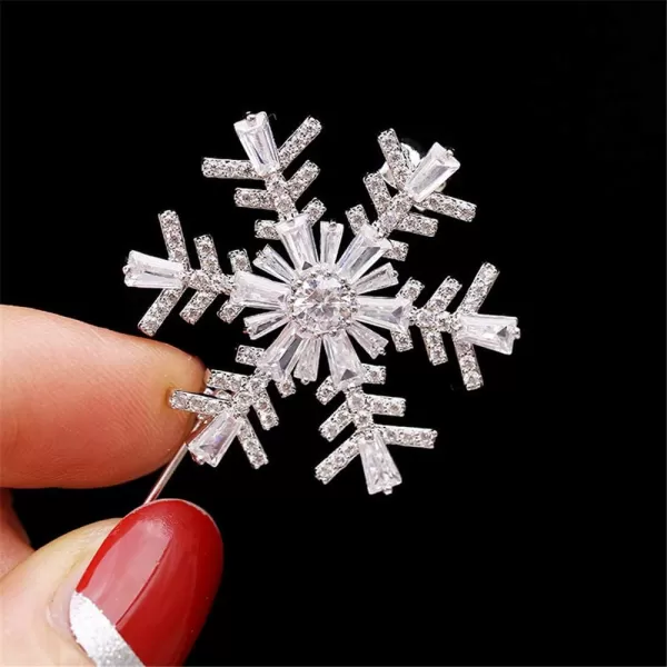 Rhinestone Snowflake Brooches for Women Girls Men Fashion Dainty Crystal Silvery Brooch Lapel Pin Dress Suit Accessories Jewelry Christmas Winter Party Unisex GiftsRhinestone Snowflake Brooches for Women Girls Men Fashion Dainty Crystal Silvery Brooch Lapel Pin Dress Suit Accessories Jewelry Christmas Winter Party Unisex Gifts