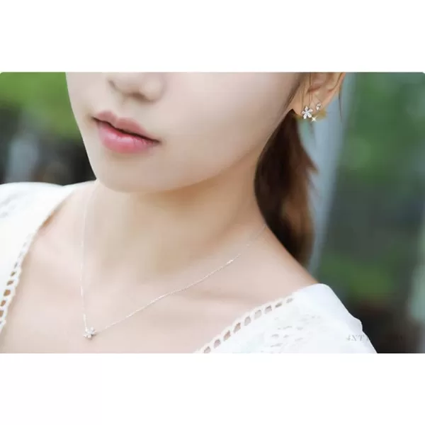 Tiny CZ Daisy Flower 20g Stud Tragus Earrings for Women Teen Girls Sterling Silver Crystal Diamond Piercing Dainty Shiny Barbell Cartilage Post Screw Back Hypoallergenic Jewelrysilver