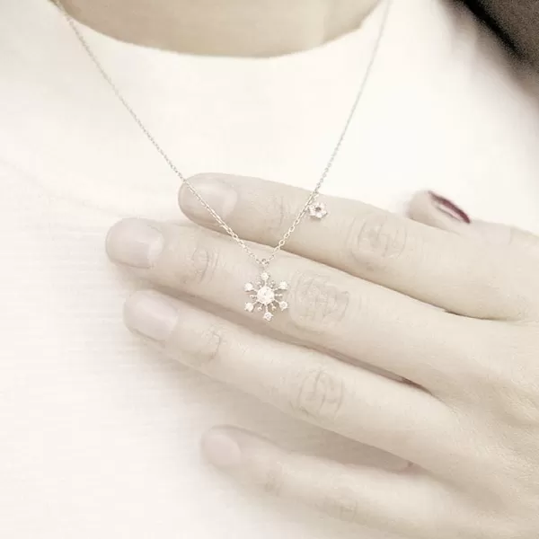 Vintage Crystal Snowflake Pendant Necklace for Women Girls 925 Sterling Silver Round CZ Link Charm Adjustable Chain Dainty Winter Christmas Holiday Jewelry Gift BoxVintage Crystal Snowflake Pendant Necklace for Women Girls 925 Sterling Silver Round CZ Link Charm Adjustable Chain Dainty Winter Christmas Holiday Jewelry Gift Box