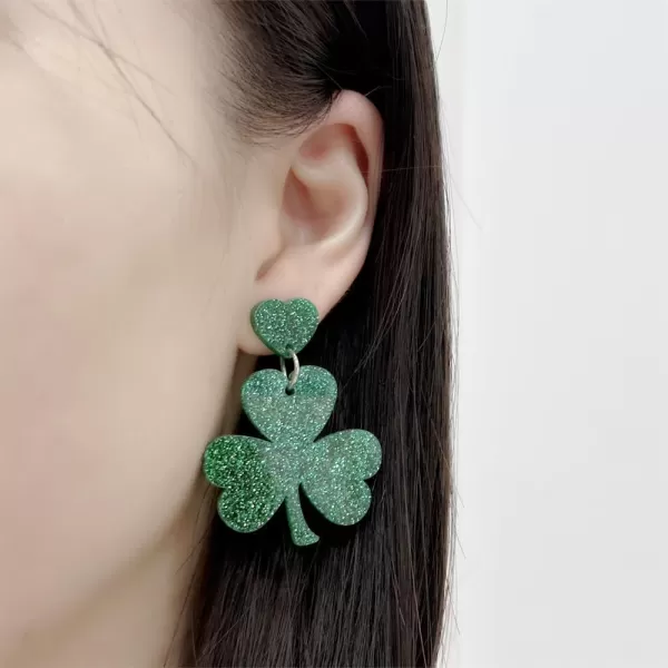 Shiny Heart Clover Leaf Dangle Drop Earrings for Women Acrylic Green Sequins Shamrock Celebration Lucky Statement Charms Earrings Fashion Lightweight St Patricks Day Holiday Jewelry Souvenirs