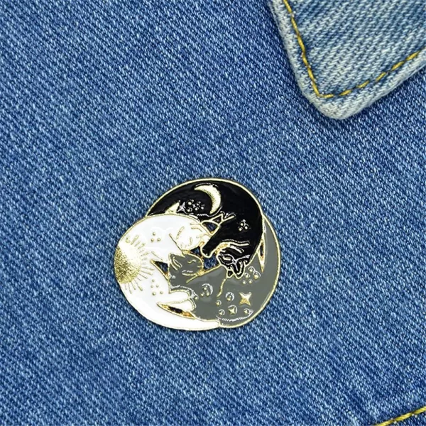 image2pcs Cute Cat Brooches for Women Girls Best Friends Fashion Enamel Animal Kitten Couple Lapel Pins Dress Suit Scarft Accessories Badge Souvenir Gifts for Pet Lover Family Day