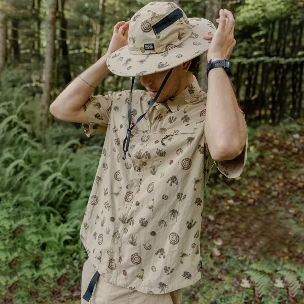 imageMountain Hardwear Mens Stryder Short Sleeve ShirtMoab Tan Scorpion Print