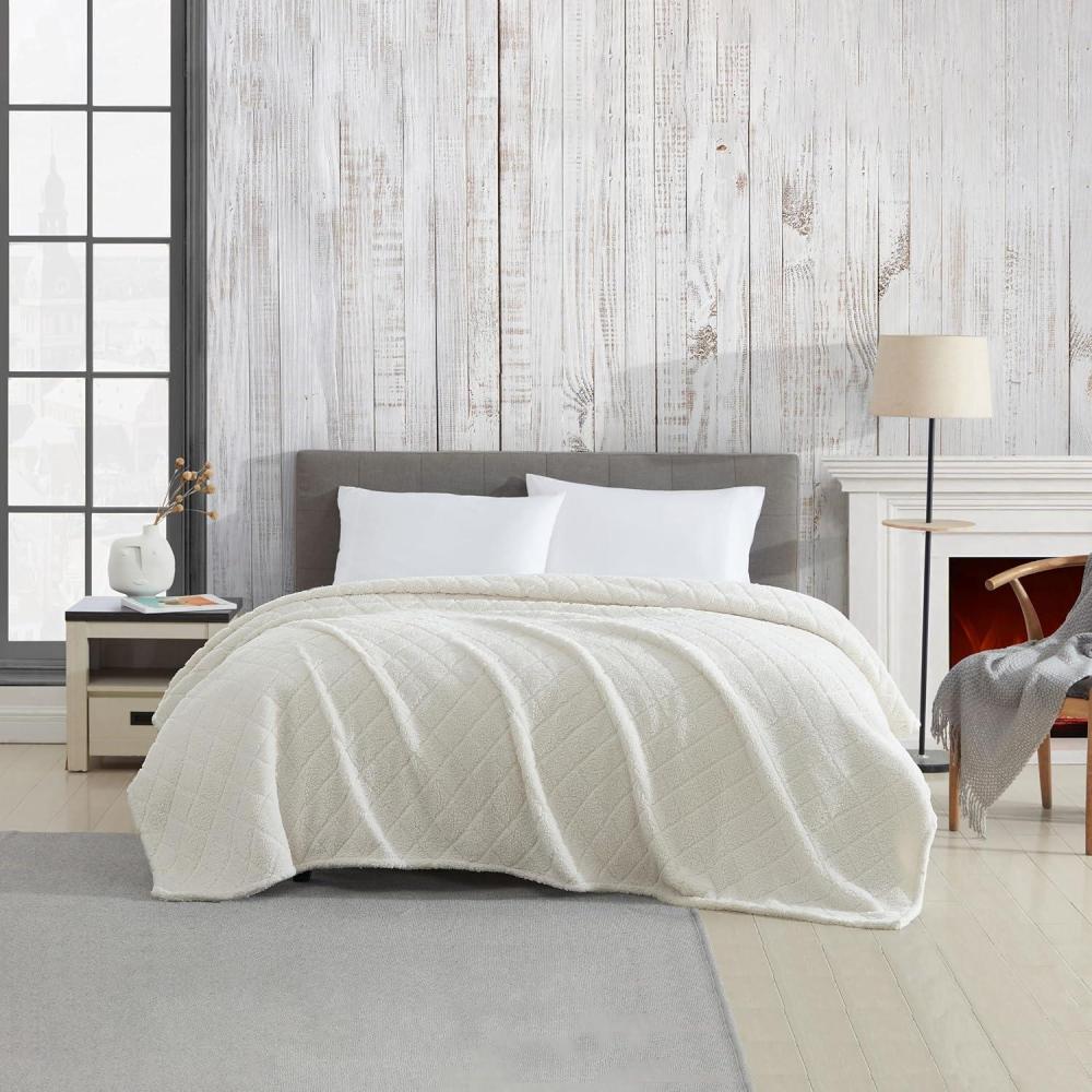 imageCathay Home Coleman Oversize Diamond Quilted Teddy Sherpa Fleece Throw BlanketBedspread  Home Sofa Couch Outdoor Travel Stadium Sports Camping Hiking  Indigo FullQueen 90quotx90quotOff White