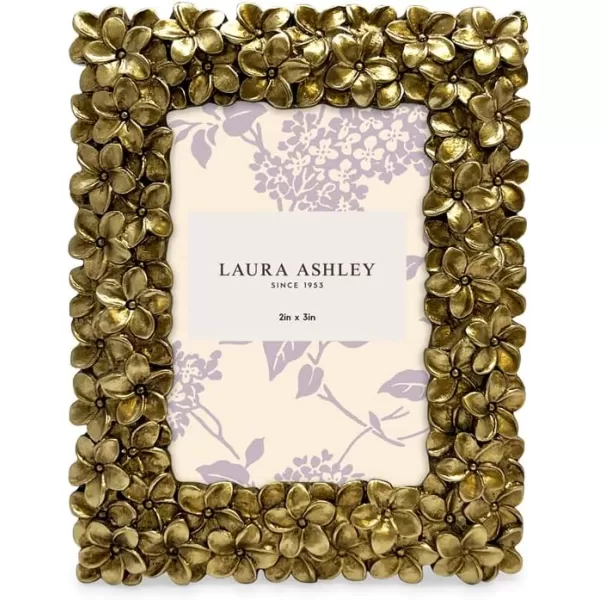 Laura Ashley 4x6 Mint Green Flower Textured Hand-Crafted Resin Picture Frame w/Easel &amp; Hook for Tabletop &amp; Wall Display, Decorative Floral Design Home Décor, Photo Gallery, Art 