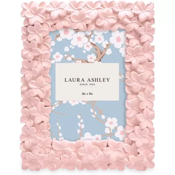 Laura Ashley 4x6 Mint Green Flower Textured Hand-Crafted Resin Picture Frame w/Easel &amp; Hook for Tabletop &amp; Wall Display, Decorative Floral Design Home Décor, Photo Gallery, Art 