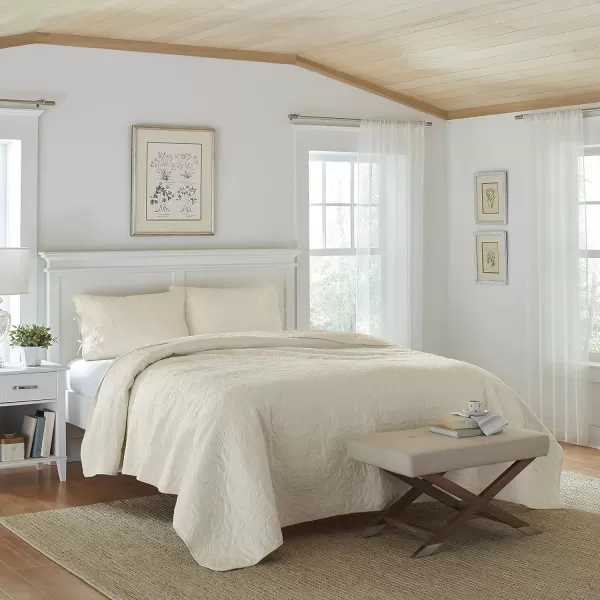 Laura Ashley Felicity Collection Quilt Set-100% Cotton, Reversible, All Season Bedding with Matching Sham, Pre-Washed for Added Softness, Queen, White