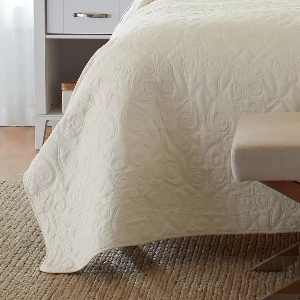 Laura Ashley Felicity Collection Quilt Set-100% Cotton, Reversible, All Season Bedding with Matching Sham, Pre-Washed for Added Softness, Queen, White