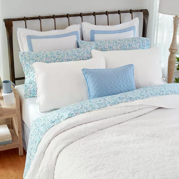 Laura Ashley Felicity Collection Quilt Set-100% Cotton, Reversible, All Season Bedding with Matching Sham, Pre-Washed for Added Softness, Queen, White