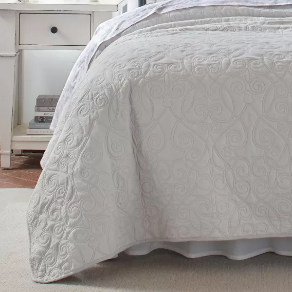Laura Ashley Felicity Collection Quilt Set-100% Cotton, Reversible, All Season Bedding with Matching Sham, Pre-Washed for Added Softness, Queen, White