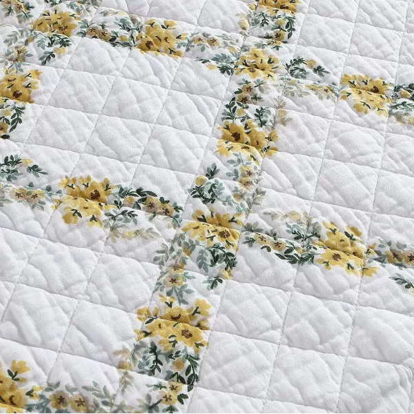 Laura Ashley Home | Antoinette Collection | Quilt Set - 100% Cotton, Reversible, Ultra-Soft Bedding with Matching Shams, Queen, Dandelion