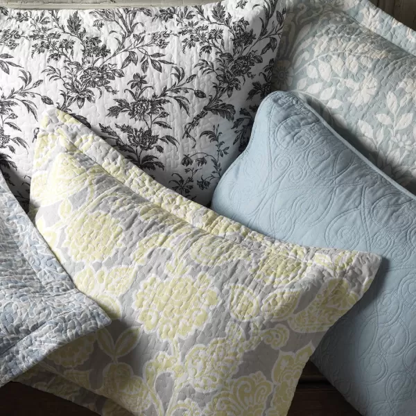 Laura Ashley Home | Melany Collection | Luxury Premium Ultra Soft Quilt Coverlet, Comfortable &amp; Lightweight All Season Bedding, Queen, Yellow