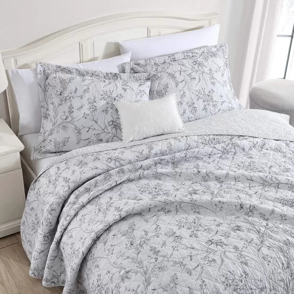 Laura Ashley Home - Queen Quilt Set, Cotton Reversible Bedding with Matching Shams, Lightweight Home Decor Ideal for All Seasons 