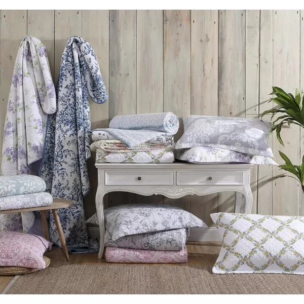 Laura Ashley Home - Queen Quilt Set, Cotton Reversible Bedding with Matching Shams, Lightweight Home Decor Ideal for All Seasons 