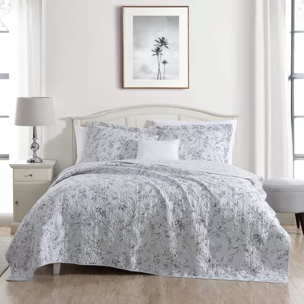 Laura Ashley Home - Queen Quilt Set, Cotton Reversible Bedding with Matching Shams, Lightweight Home Decor Ideal for All Seasons 