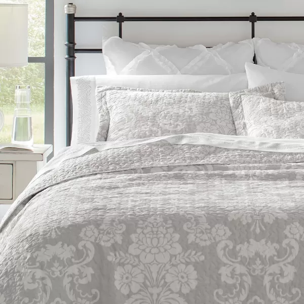 Laura Ashley- Queen Quilt Set, Cotton Reversible Bedding Set with Bonus Pillow Cover, All Season Cottage Home Décor 