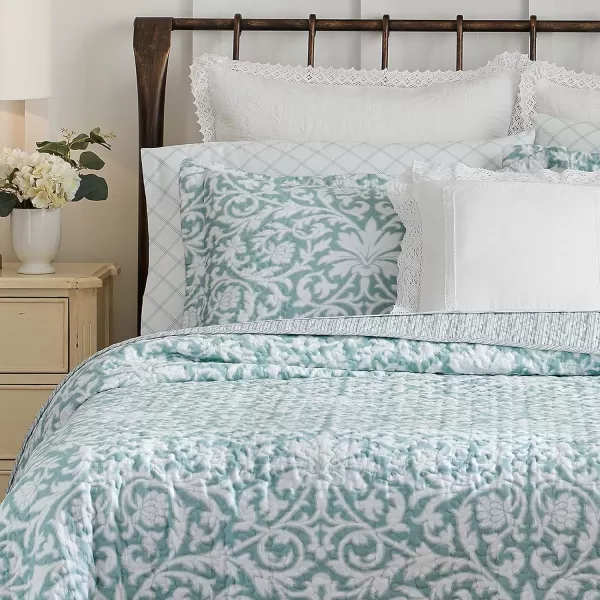 Laura Ashley - Queen Quilt Set, Reversible Cotton Bedding with Matching Shams, Lightweight Home Decor for All Seasons 