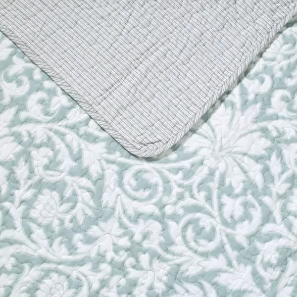 Laura Ashley - Queen Quilt Set, Reversible Cotton Bedding with Matching Shams, Lightweight Home Decor for All Seasons 