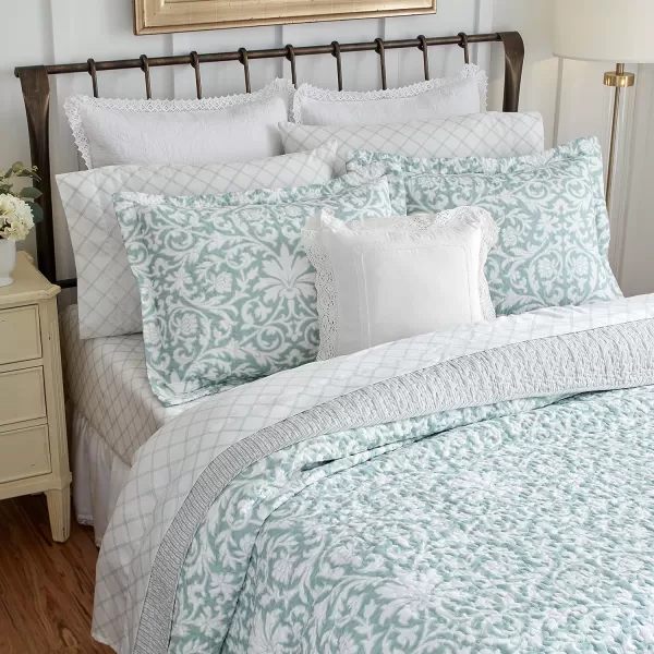 Laura Ashley - Queen Quilt Set, Reversible Cotton Bedding with Matching Shams, Lightweight Home Decor for All Seasons 