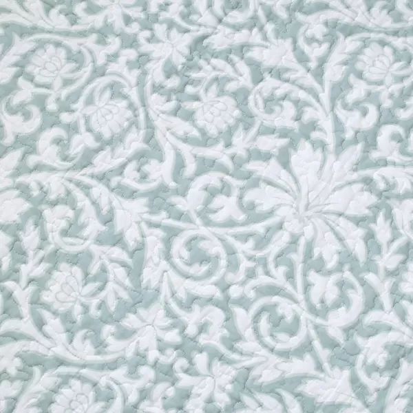 Laura Ashley - Queen Quilt Set, Reversible Cotton Bedding with Matching Shams, Lightweight Home Decor for All Seasons 