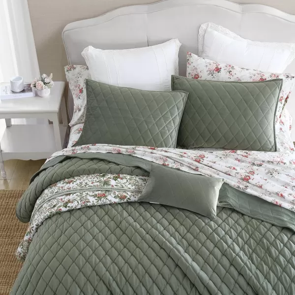 Laura Ashley - Twin Quilt Set, Solid Velvet Reversible Bedding, All Season Home Decor with Sham &amp; Bonus Pillow Cover 