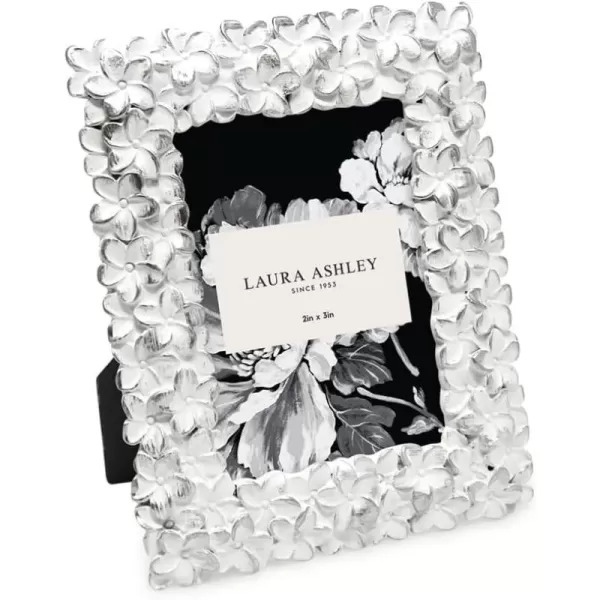 Laura Ashley 4x6 Mint Green Flower Textured Hand-Crafted Resin Picture Frame w/Easel &amp; Hook for Tabletop &amp; Wall Display, Decorative Floral Design Home Décor, Photo Gallery, Art 