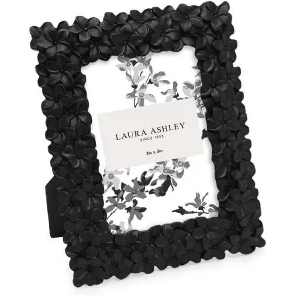 Laura Ashley 4x6 Mint Green Flower Textured Hand-Crafted Resin Picture Frame w/Easel &amp; Hook for Tabletop &amp; Wall Display, Decorative Floral Design Home Décor, Photo Gallery, Art 