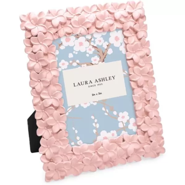 Laura Ashley 4x6 Mint Green Flower Textured Hand-Crafted Resin Picture Frame w/Easel &amp; Hook for Tabletop &amp; Wall Display, Decorative Floral Design Home Décor, Photo Gallery, Art 
