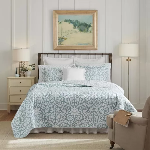 Laura Ashley - Queen Quilt Set, Reversible Cotton Bedding with Matching Shams, Lightweight Home Decor for All Seasons 